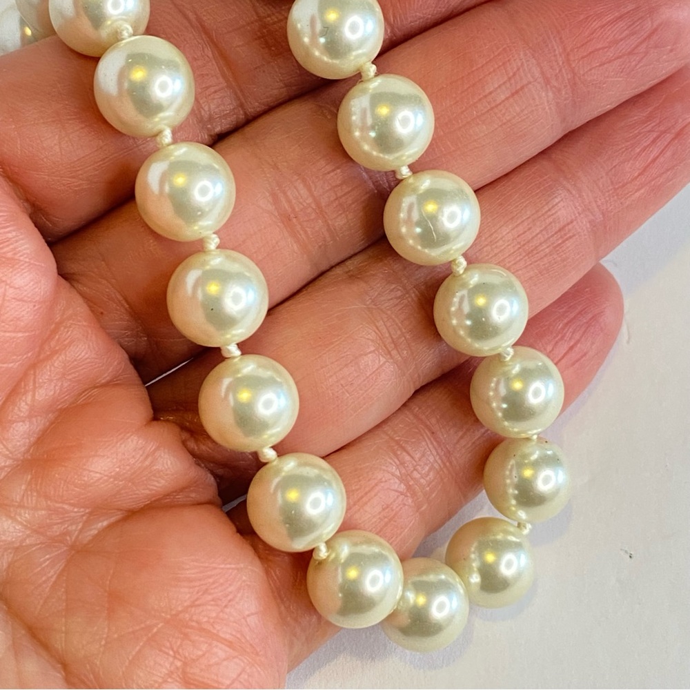 Hand Knotted Faux Pearl Glass Bead Necklace Gold Tone Clasp Adjustable Ivory - Picture 10 of 11